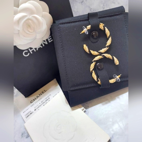 CHANEL Gold CC Logo Pearl Crystal Hoop Dangling Stud Earrings - Picture 5 of 12